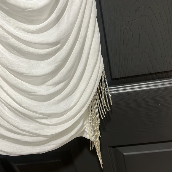 Size small, white dress - Picture 2 of 4